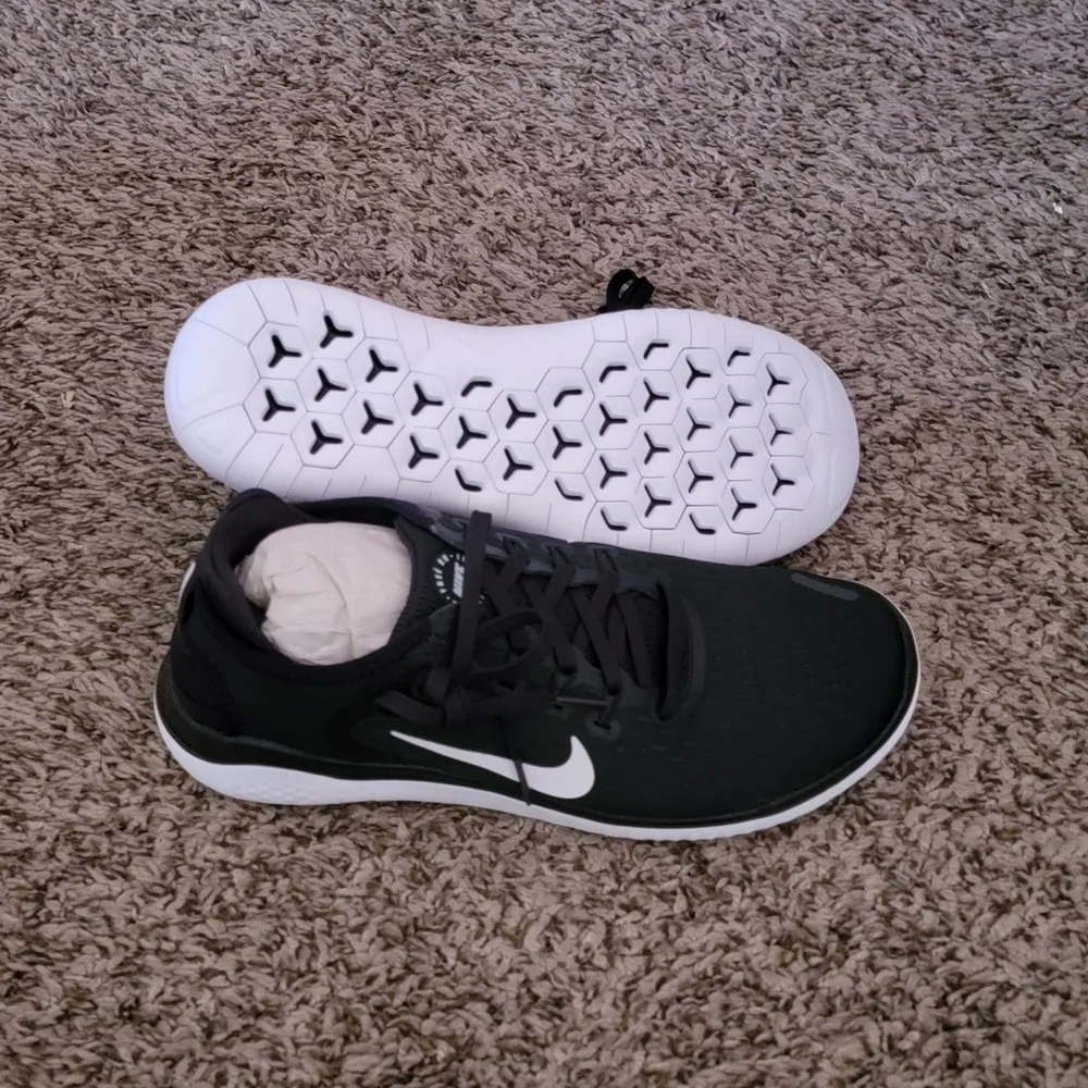 Nike - Picture 4 of 5